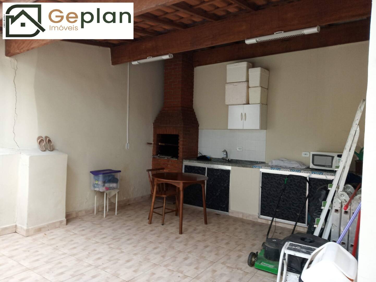 Casa à venda com 2 quartos, 80m² - Foto 1