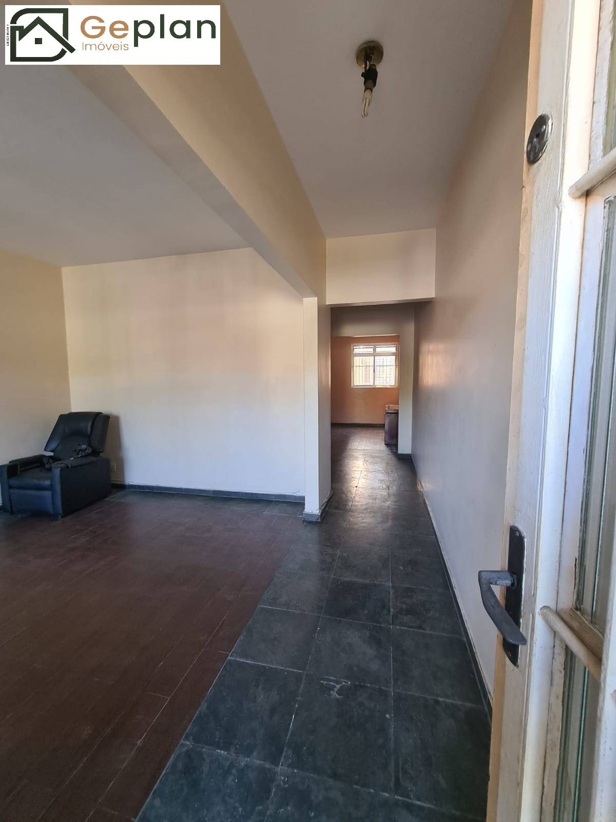 Casa à venda com 4 quartos, 300m² - Foto 1