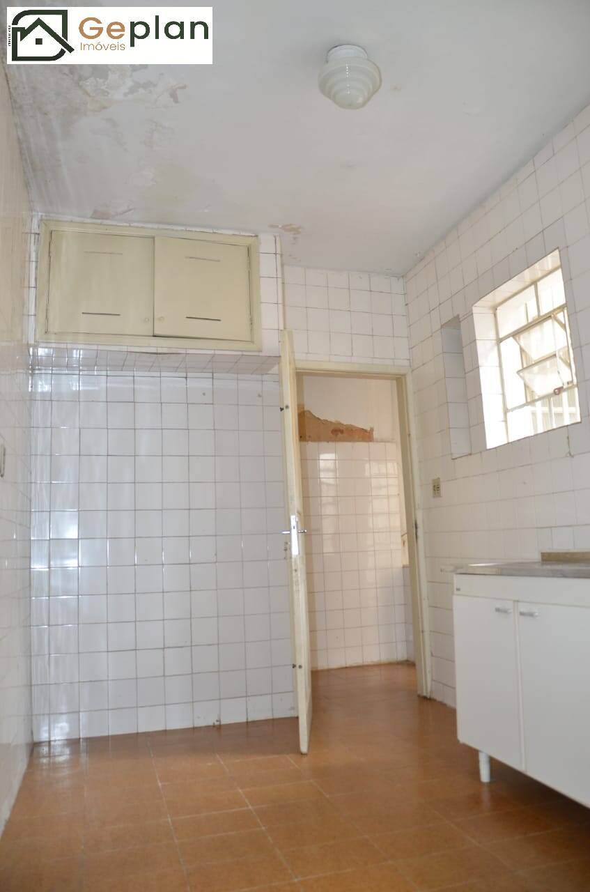 Casa à venda com 4 quartos, 200m² - Foto 14