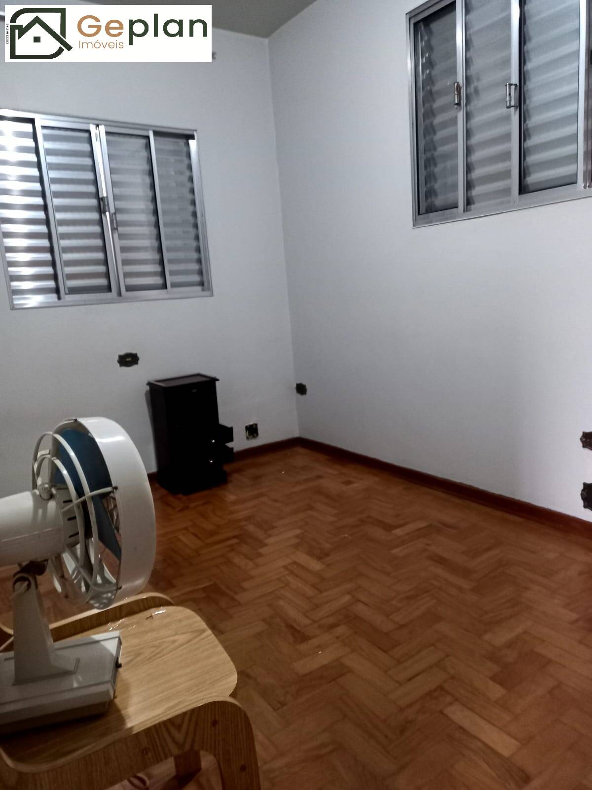 Casa à venda com 2 quartos, 217m² - Foto 1