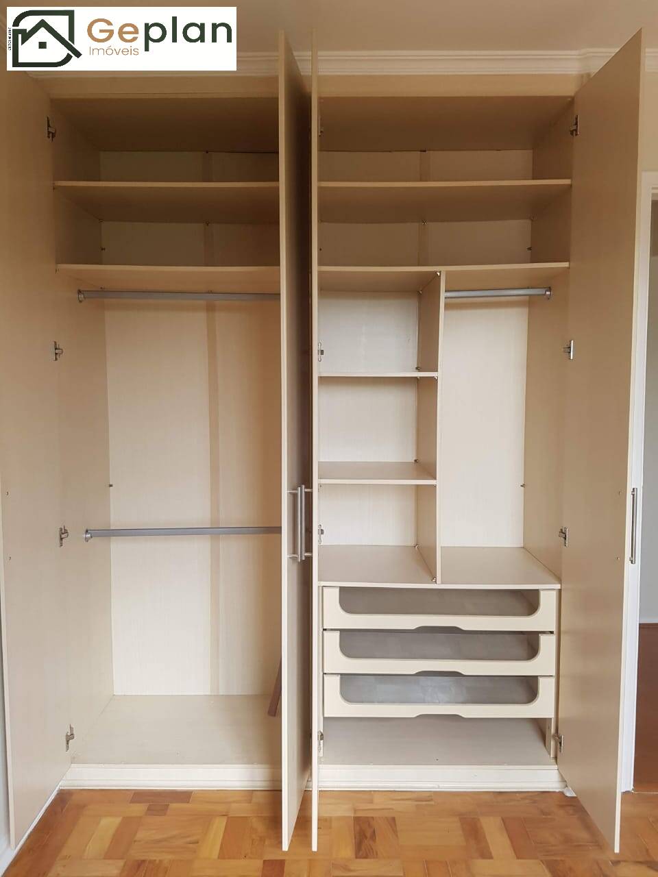 Apartamento à venda com 3 quartos, 75m² - Foto 2