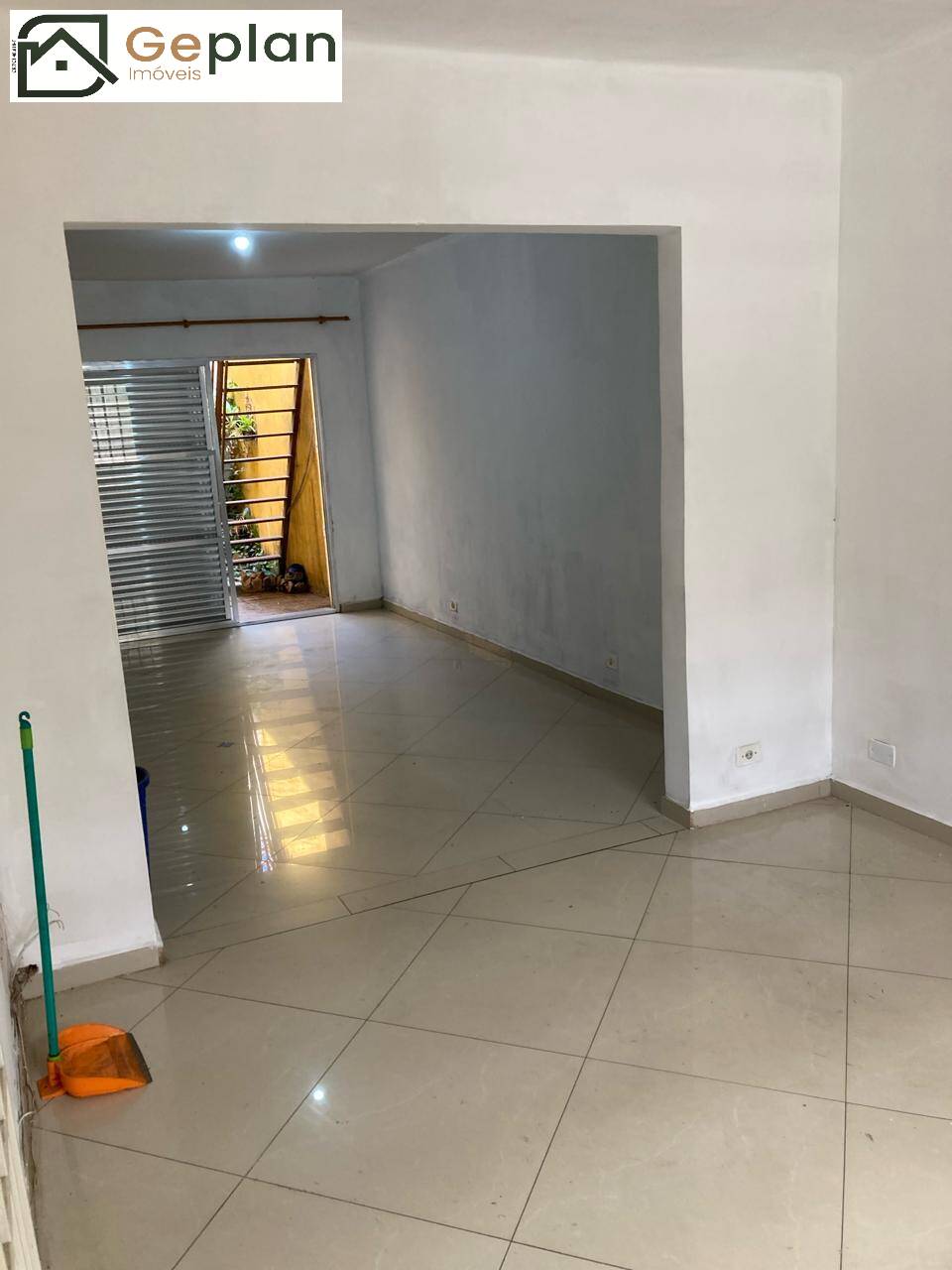 Casa à venda com 3 quartos, 135m² - Foto 1